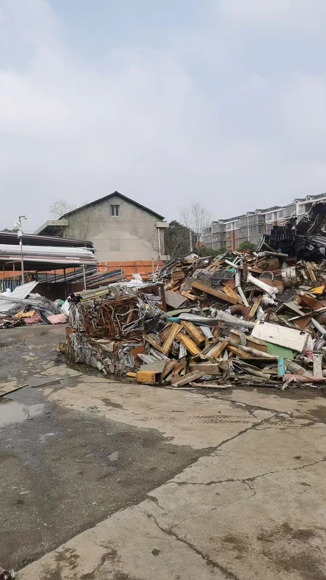 收購閑置廠礦，廢銅，廢鋁，廢鐵，各種機電設備等。